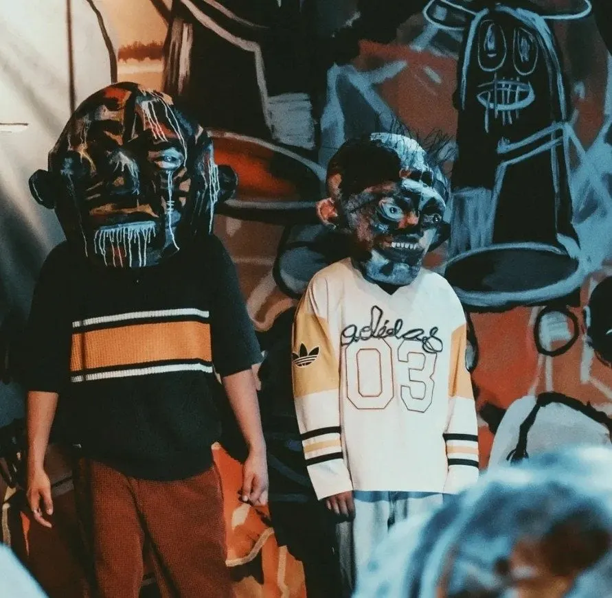 Rafael met een masker in BANG BANG